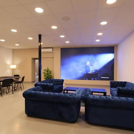 Loft 250M2 Avec Ecran Led Geant De 10M2 Aparthotel Marsilia Exterior foto