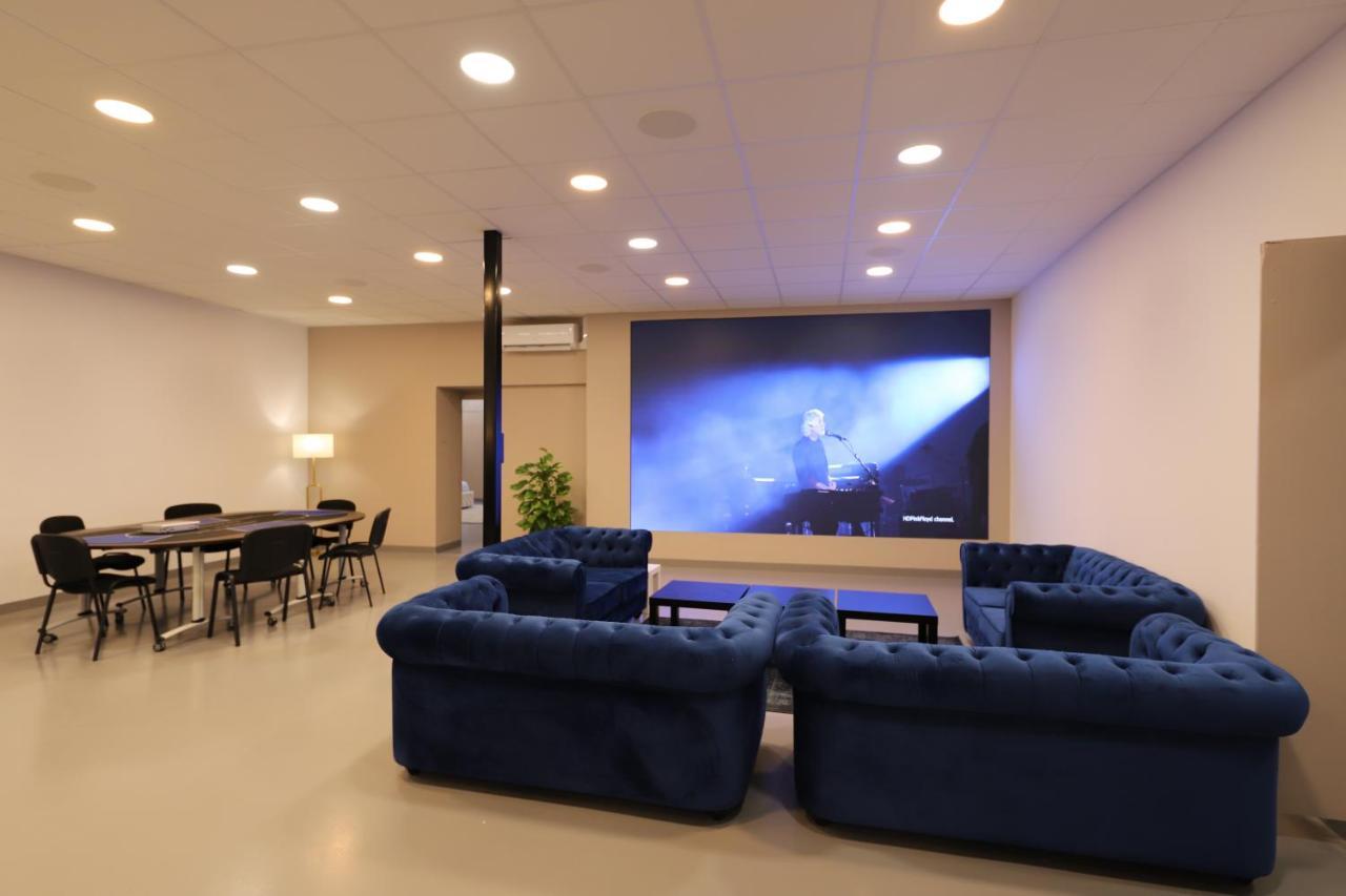 Loft 250M2 Avec Ecran Led Geant De 10M2 Aparthotel Marsilia Exterior foto